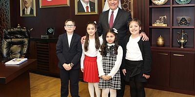 Sultangazi Belediye Başkanı Abdurrahman Dursun, 23 Nisan Ulusal Egemenlik ve Çocuk Bayramı dolayısıyla bir mesaj yayınladı