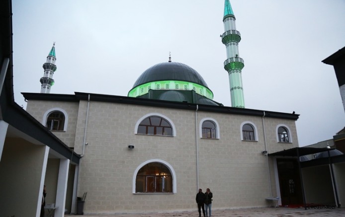 Yeşilpınar Merkez Camii, Kadir Gecesi’nde İbadete Açıldı